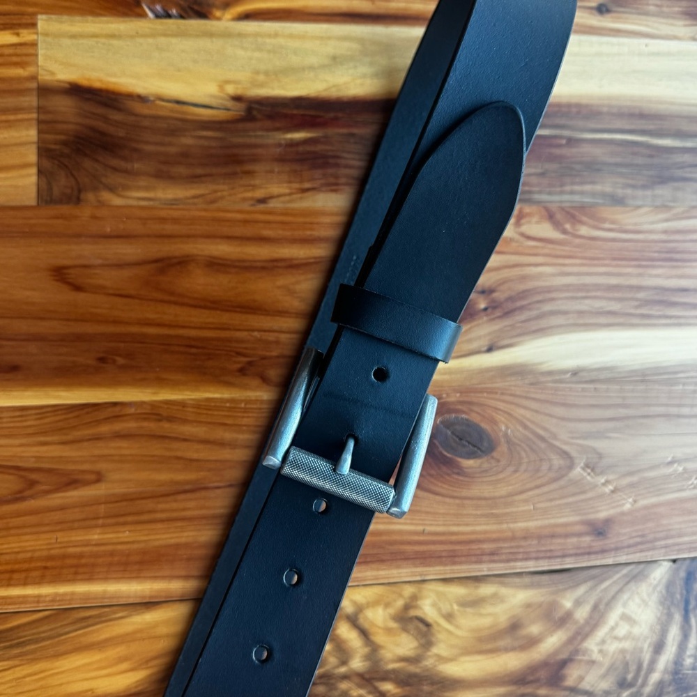 Wrangler Classic Black Leather Men's Belt with Brushed Silver Buckle